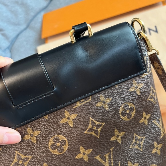 Louis Vuitton One Handle Flat Bag - Picture 2 of 16